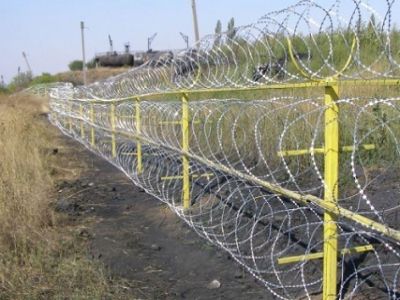 Колючая проволока на границе. Фото: vg-saveliev.livejournal.com Колючая проволока на границе. Фото: vg-saveliev.livejournal.com